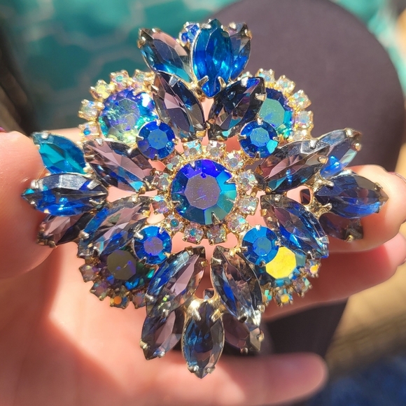 Vintage Juliana Blue Aurora AB Brooch - Picture 6 of 8